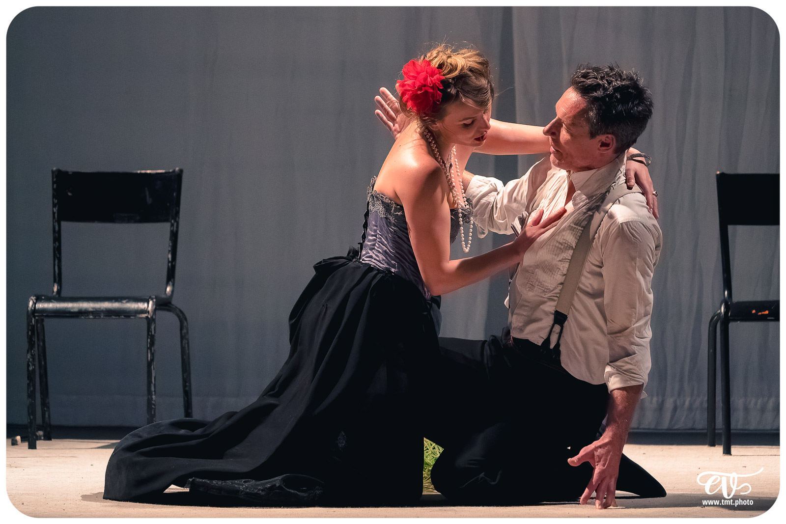 UN FIL A LA PATTE (CIE VIVA)